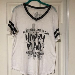 Women’s Medium Disneyland Tshirt.